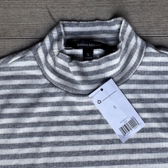 NWT Banana Republic Striped Half Sleeve Ribbed Top S Minimalist Everyday - Picture 3 of 7